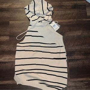 Sleeveless sweater/hoodie. Never been worn medium by Elan